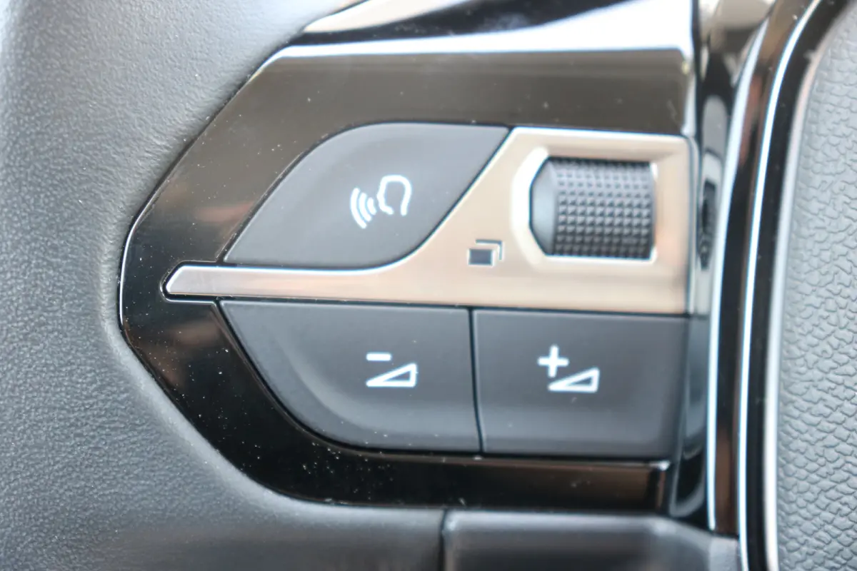 PureTech Allure Pack Voorstoelen verwarmd | Navi | Cruise control adaptief | Apple Carplay/Android | Achteruitrijcamera |