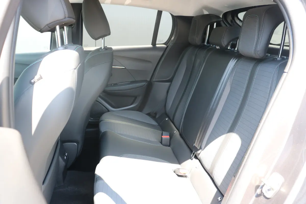 PureTech Allure Pack Voorstoelen verwarmd | Navi | Cruise control adaptief | Apple Carplay/Android | Achteruitrijcamera |