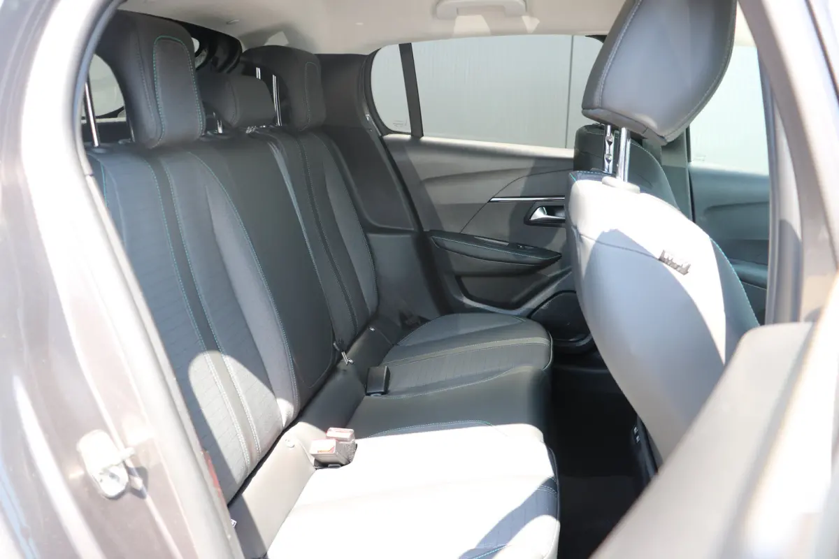 PureTech Allure Pack Voorstoelen verwarmd | Navi | Cruise control adaptief | Apple Carplay/Android | Achteruitrijcamera |