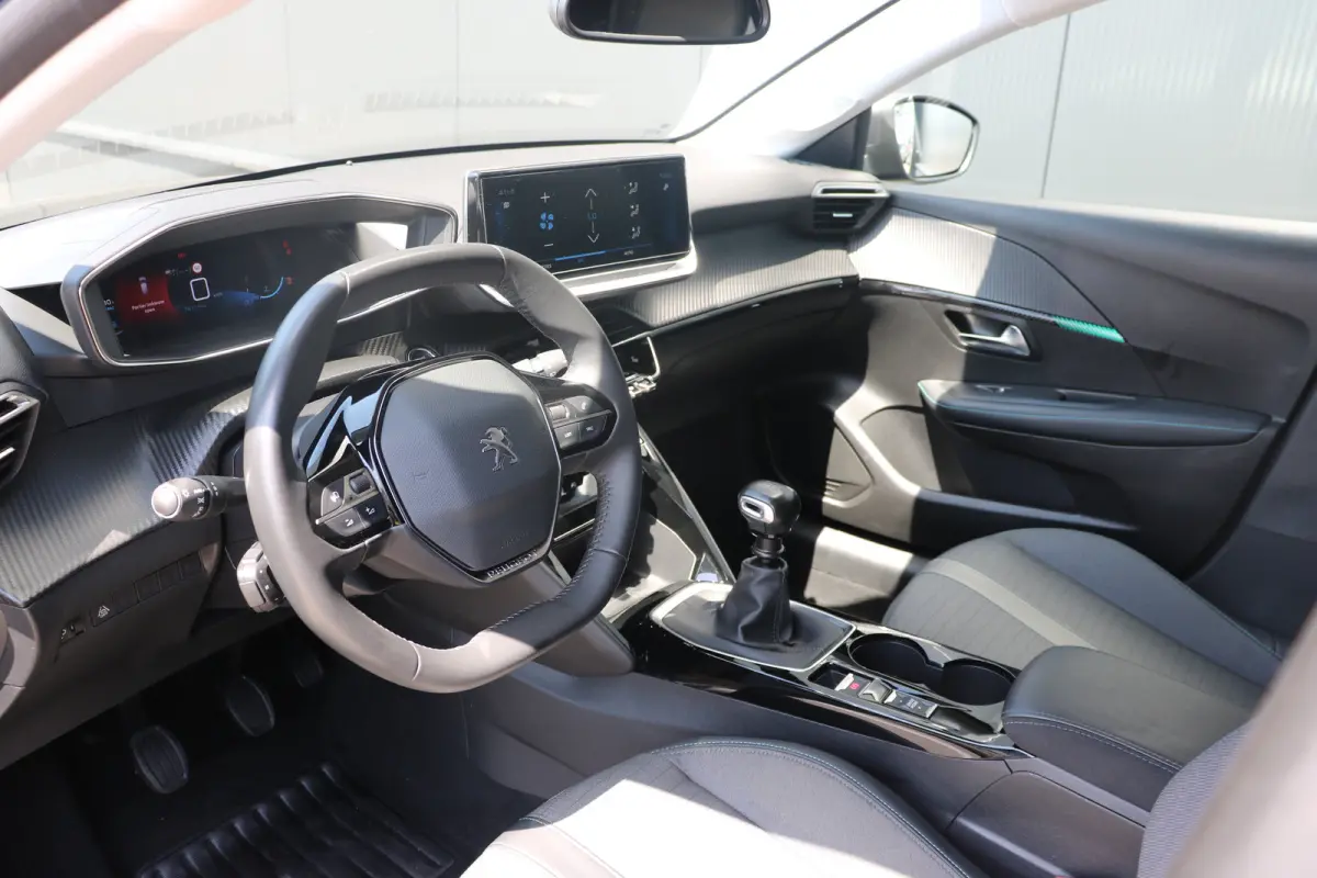 PureTech Allure Pack Voorstoelen verwarmd | Navi | Cruise control adaptief | Apple Carplay/Android | Achteruitrijcamera |