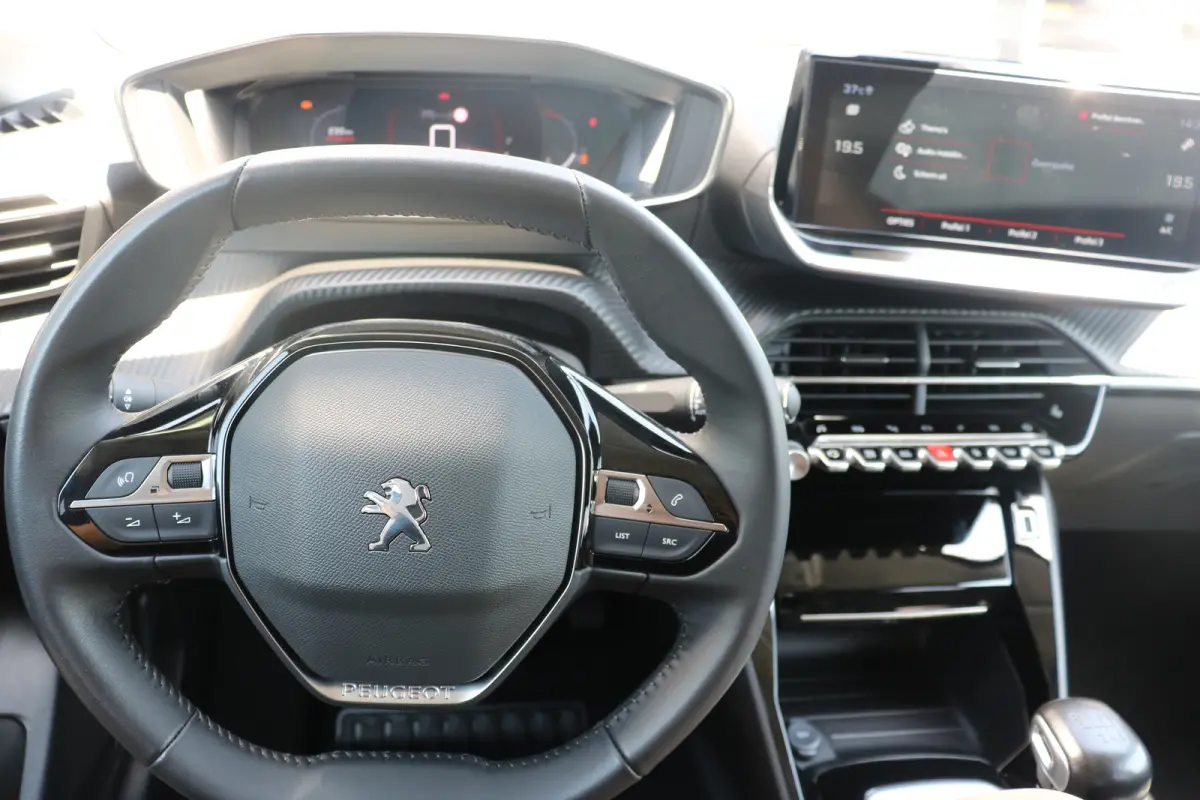PureTech Allure Pack Voorstoelen verwarmd | Navi | Cruise control adaptief | Apple Carplay/Android | Achteruitrijcamera |