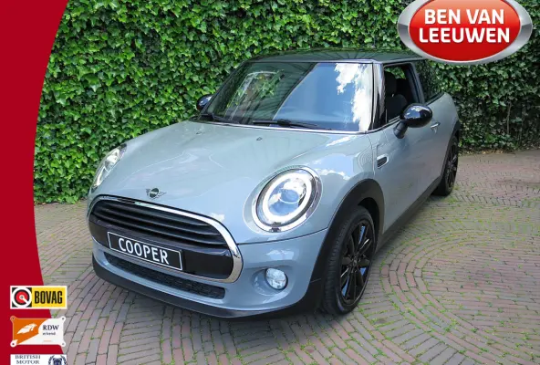 1.5 Chili F56 LCI automaat NL-auto, LED, Navi, Keyless AppleCP, 17"