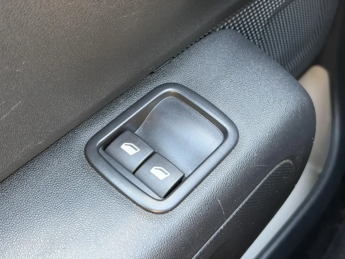 1.2 PureTech S&S Feel Apple Carplay/Android,Trekhaak,Pdc,Navi,Clima,Cruise,Dealer Onderhouden,Rijstrooksensor,Apk tot 06-2027