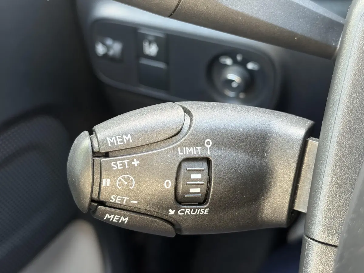1.2 PureTech S&S Feel Apple Carplay/Android,Trekhaak,Pdc,Navi,Clima,Cruise,Dealer Onderhouden,Rijstrooksensor,Apk tot 06-2027