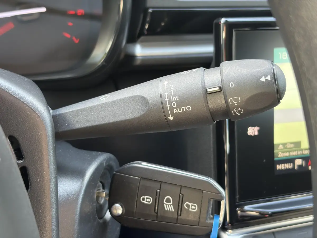 1.2 PureTech S&S Feel Apple Carplay/Android,Trekhaak,Pdc,Navi,Clima,Cruise,Dealer Onderhouden,Rijstrooksensor,Apk tot 06-2027