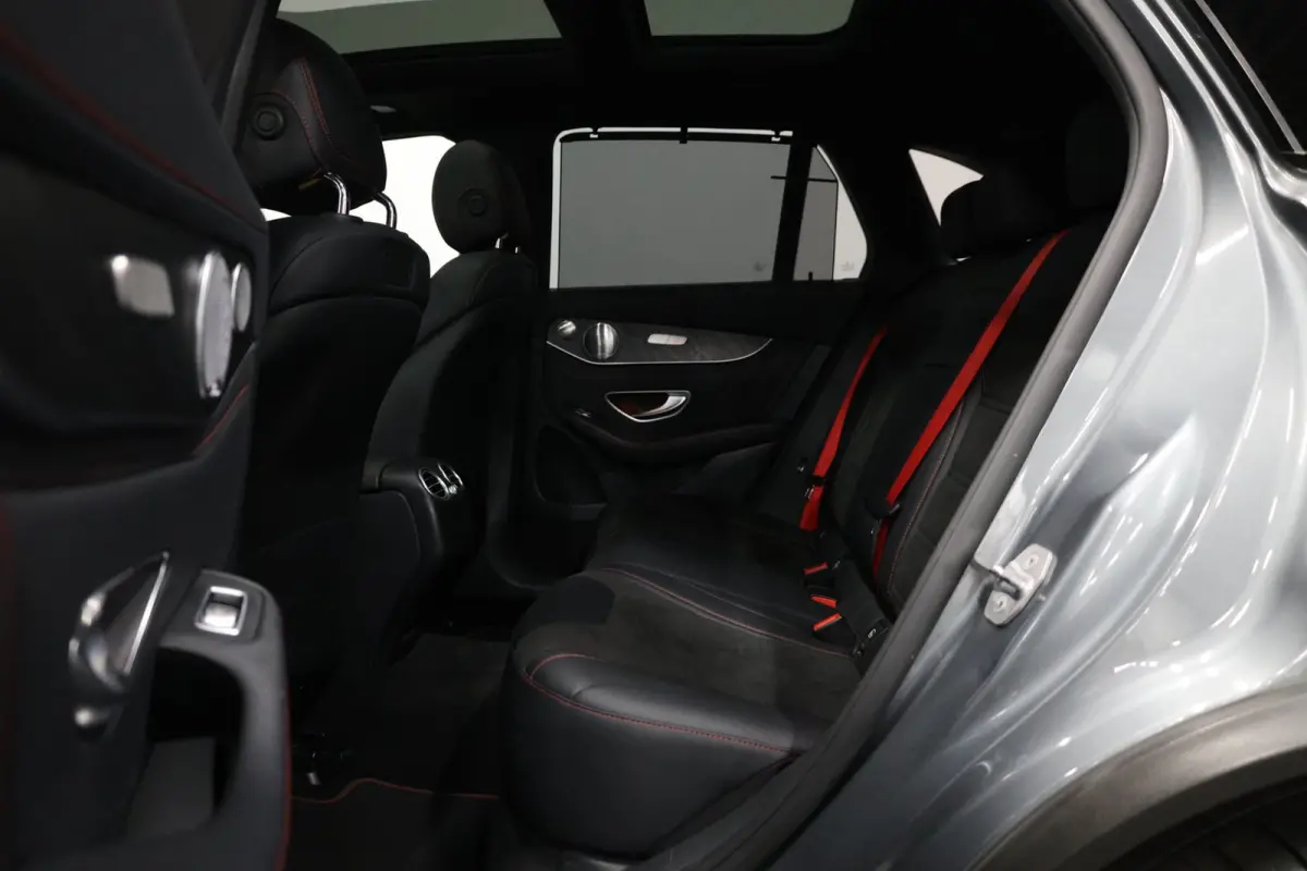 AMG 43 4MATIC 367+PK BTW/LED/PANORAMADAK/HALF LEDER+S.VERWARMING/19" LMV/CAM/CRUISE/ECC/12 MND GARANTIE!