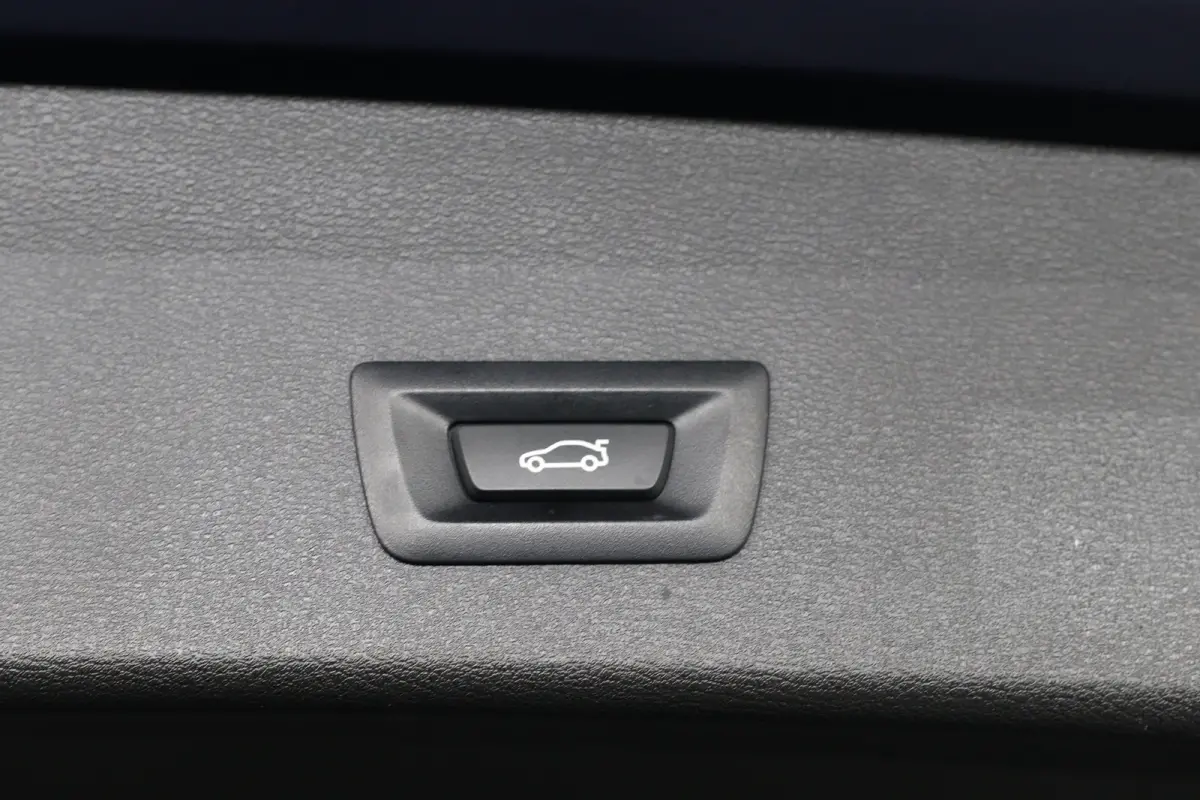 xDrive20i High Executive | Dealer Onderhouden! | Open Dak | Trekhaak | Sportstoelen | HUD | LED | Half Leder | Stoelverwarming | Cruise Control | Camera | Navi | Clima