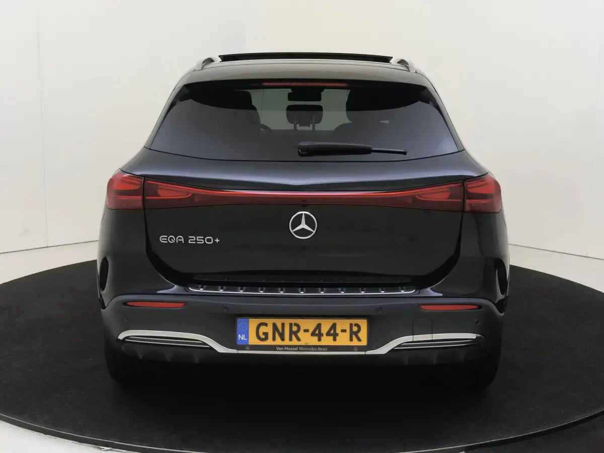 250+ AMG Line 71 kWh / Panoramadak