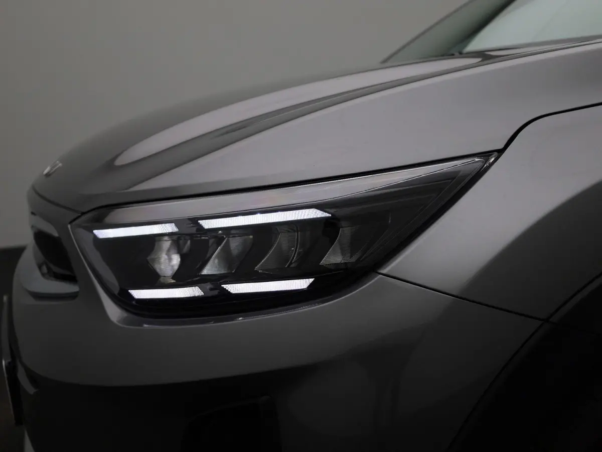 1.0 T 100 Inspire | AUTOMAAT | CARPLAY | LM VELGEN | CLIMATE CONTROL | CAMERA