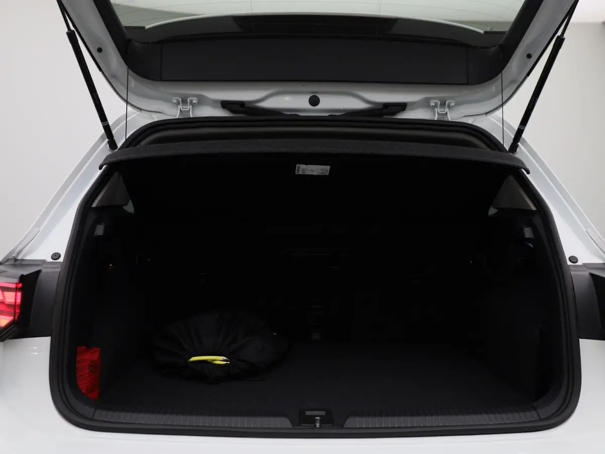 1.5 eHybrid Style Edition 204 PK| | SoH 100% | Panoramadak | Trekhaak Elektrisch | LED Matrix | Stoelverwarming | Stuurwielverwarming | ArtVelours Bekleding | Bestuurderstoel Met Geheugen
