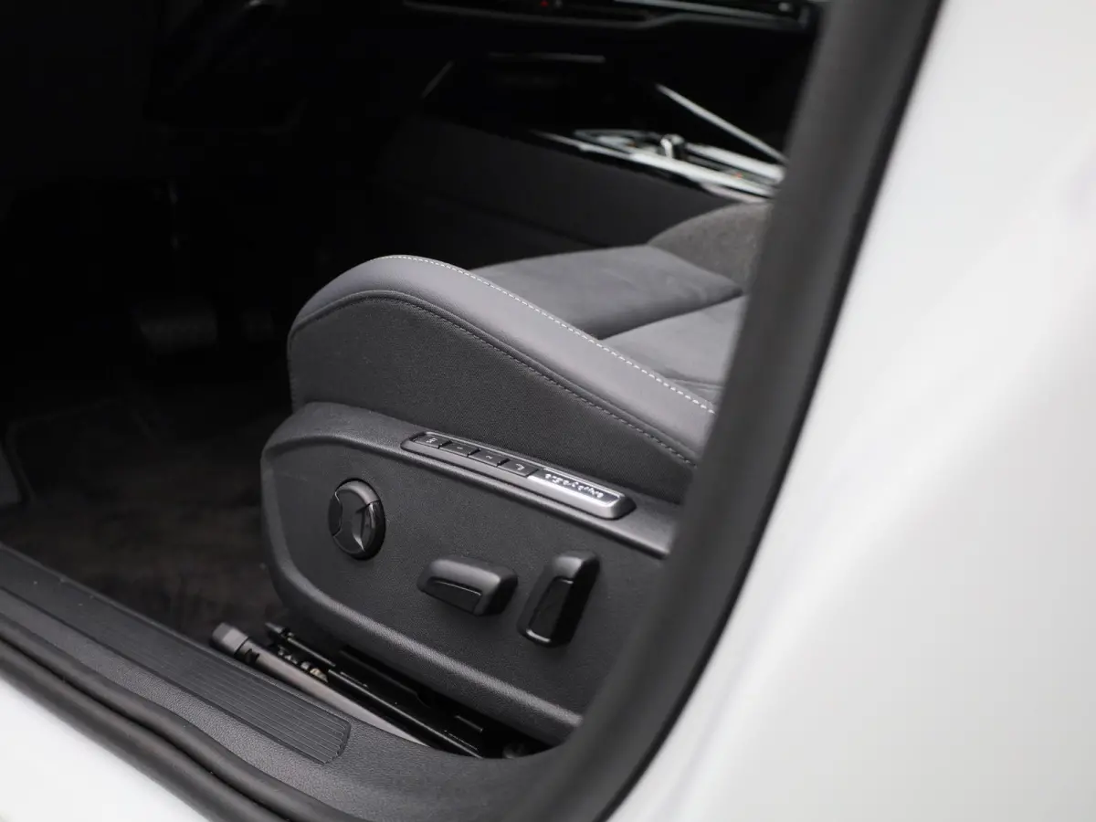 1.5 eHybrid Style Edition 204 PK| | SoH 100% | Panoramadak | Trekhaak Elektrisch | LED Matrix | Stoelverwarming | Stuurwielverwarming | ArtVelours Bekleding | Bestuurderstoel Met Geheugen