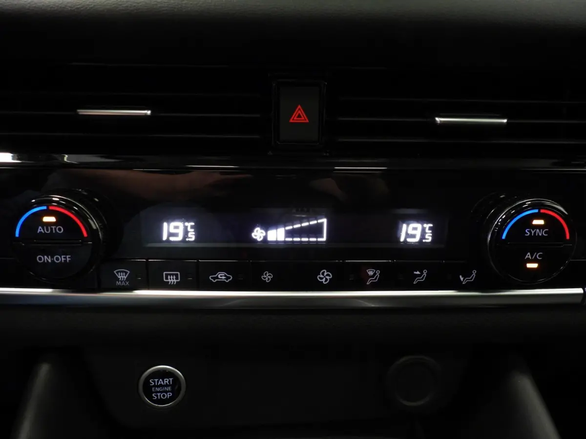 1.3 MHEV N-Connecta Design NAVI/PANODAK/360CAM/LED/18"LMV!