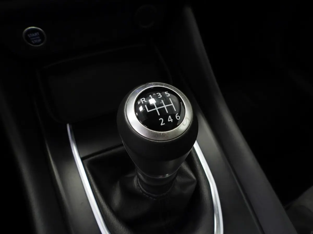 1.3 MHEV N-Connecta Design NAVI/PANODAK/360CAM/LED/18"LMV!