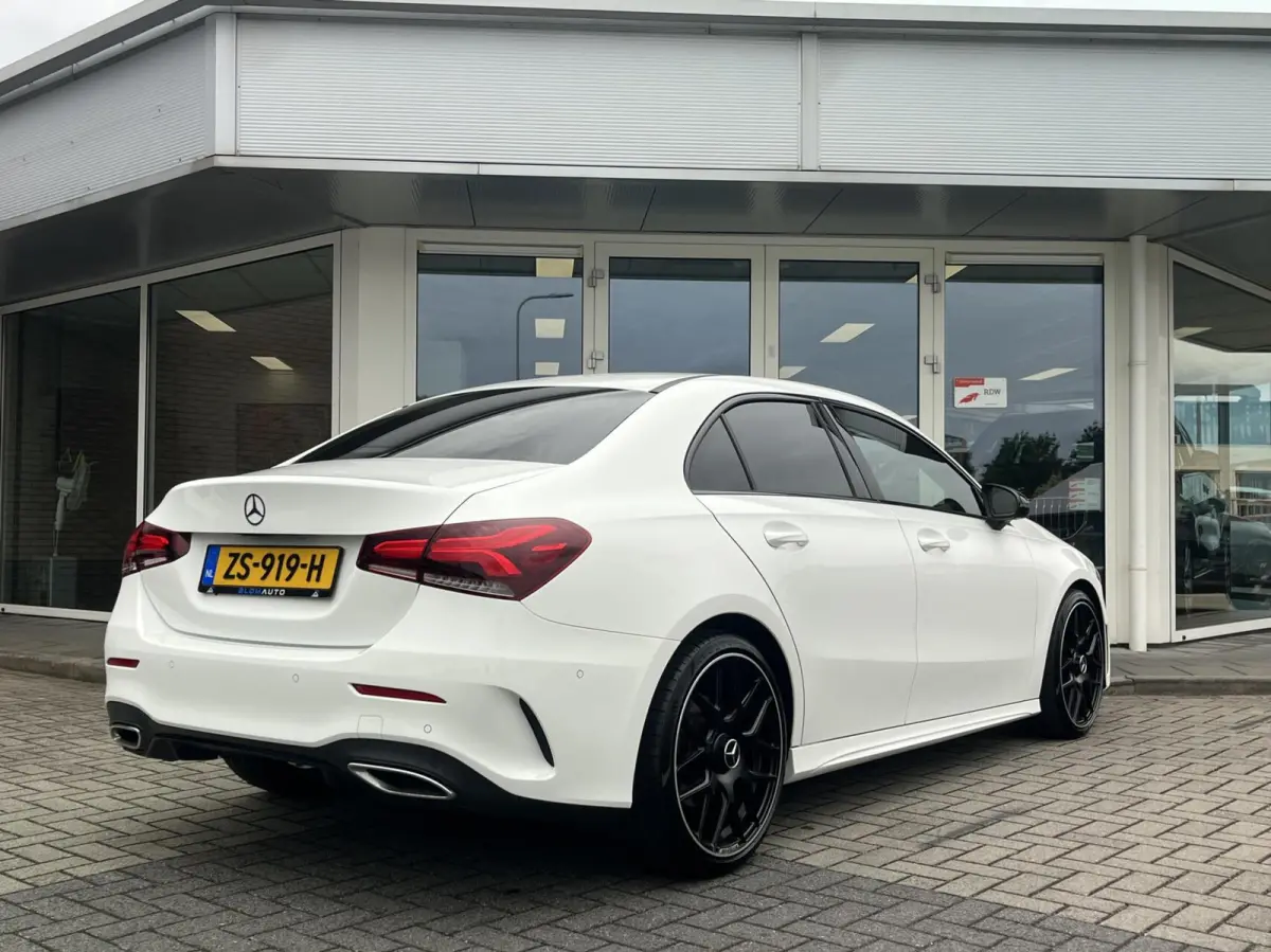 200 AMG CARPLAY+EL TREKHAAK 19INCHNL AUTO