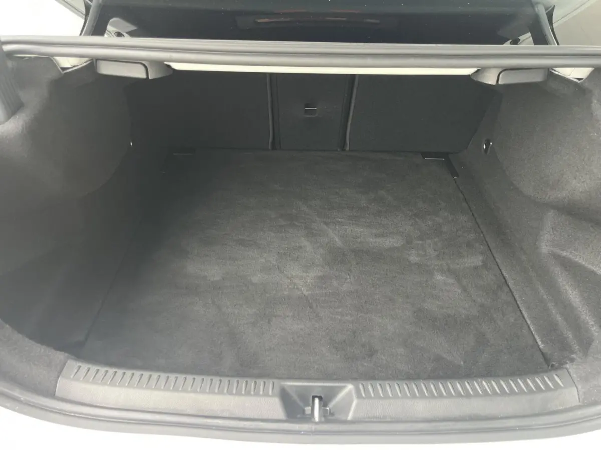 200 AMG CARPLAY+EL TREKHAAK 19INCHNL AUTO
