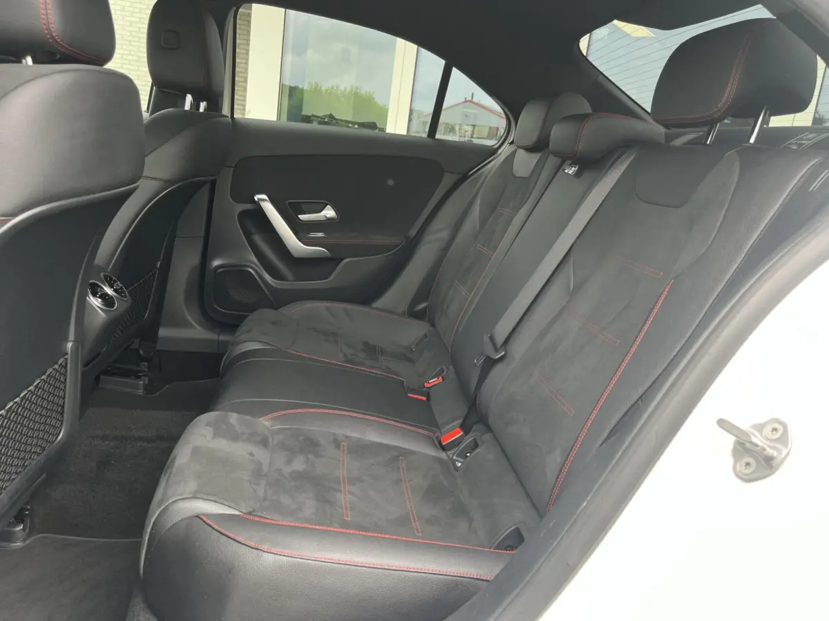 200 AMG CARPLAY+EL TREKHAAK 19INCHNL AUTO