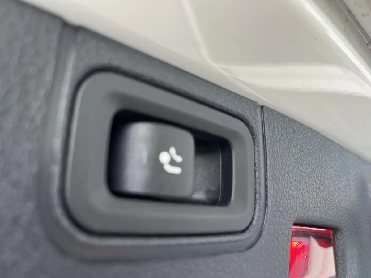 200 AMG CARPLAY+EL TREKHAAK 19INCHNL AUTO
