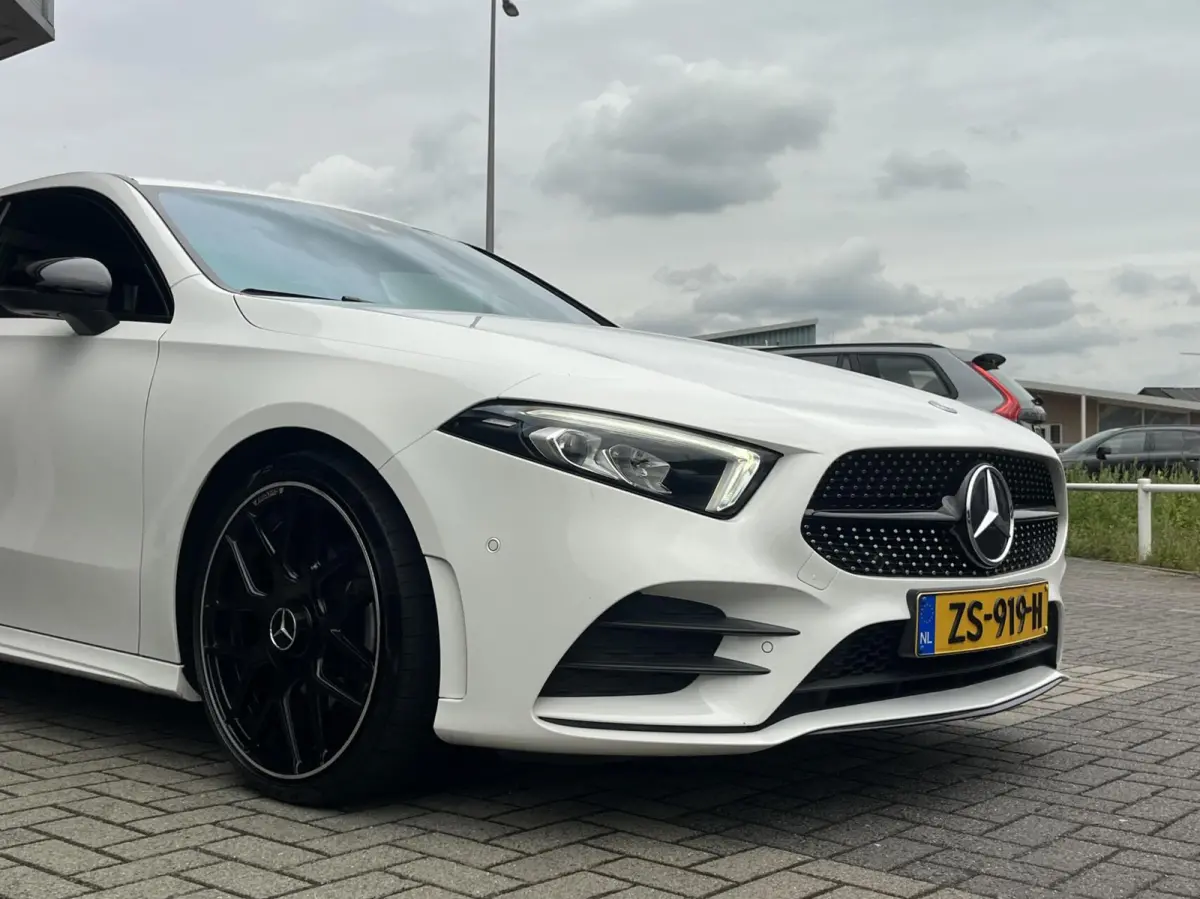 200 AMG CARPLAY+EL TREKHAAK 19INCHNL AUTO