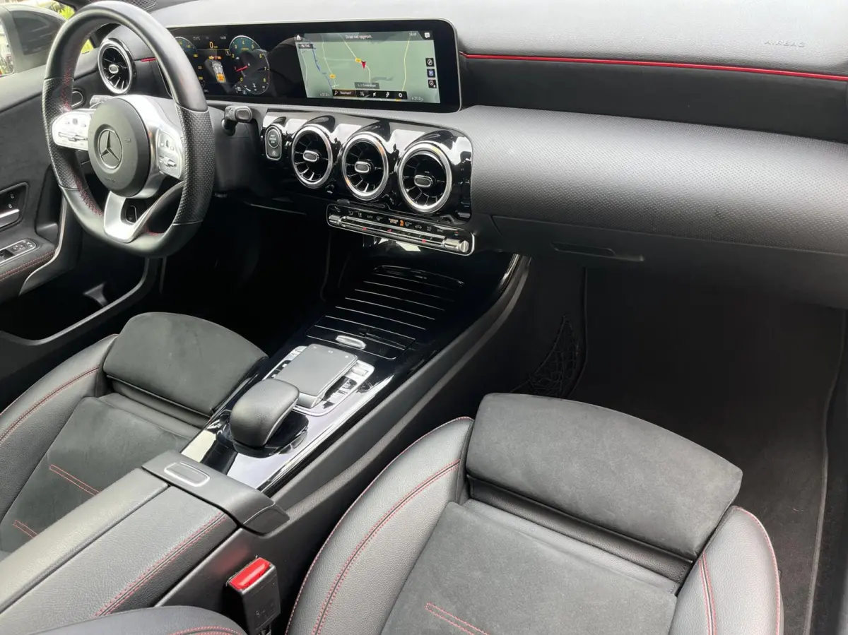 200 AMG CARPLAY+EL TREKHAAK 19INCHNL AUTO