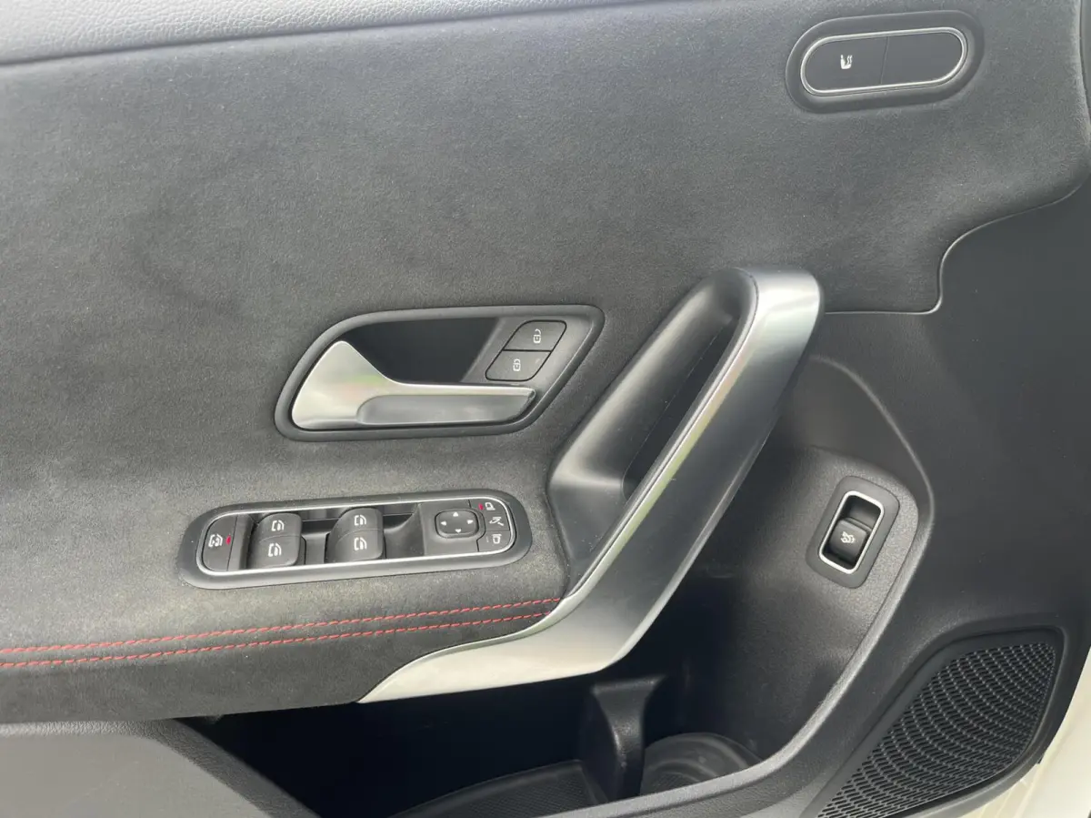 200 AMG CARPLAY+EL TREKHAAK 19INCHNL AUTO