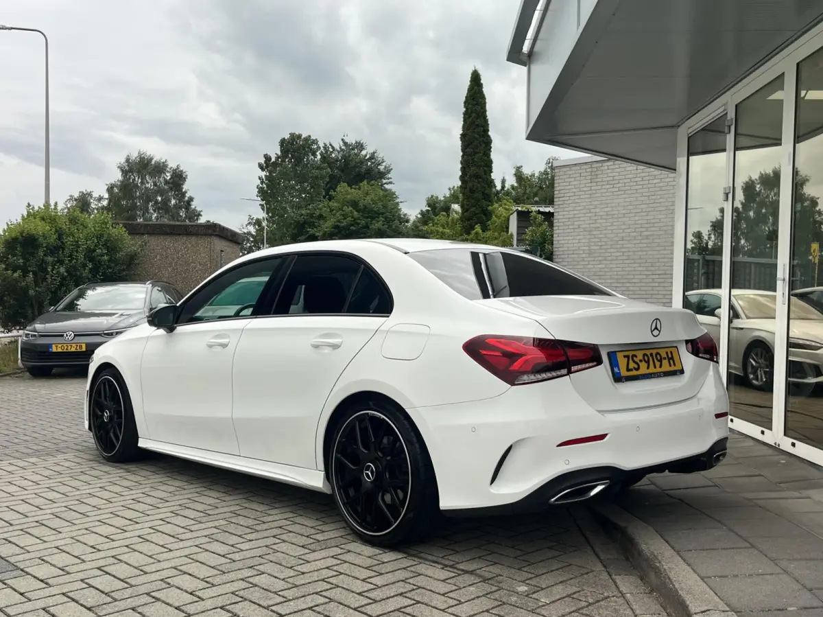 200 AMG CARPLAY+EL TREKHAAK 19INCHNL AUTO