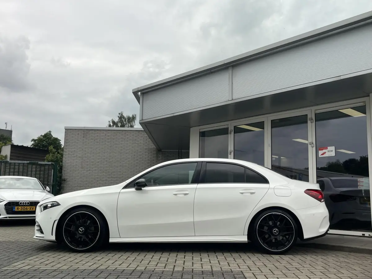 200 AMG CARPLAY+EL TREKHAAK 19INCHNL AUTO