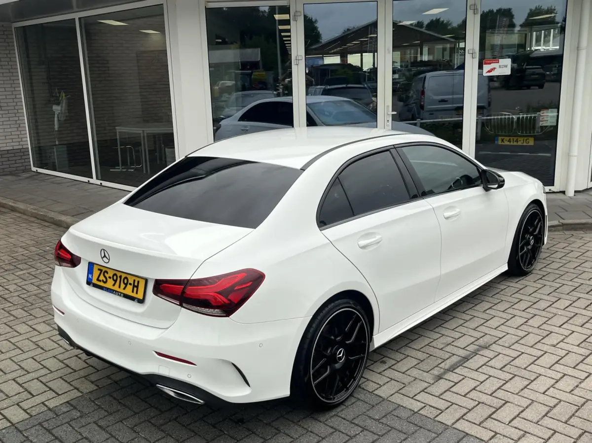 200 AMG CARPLAY+EL TREKHAAK 19INCHNL AUTO
