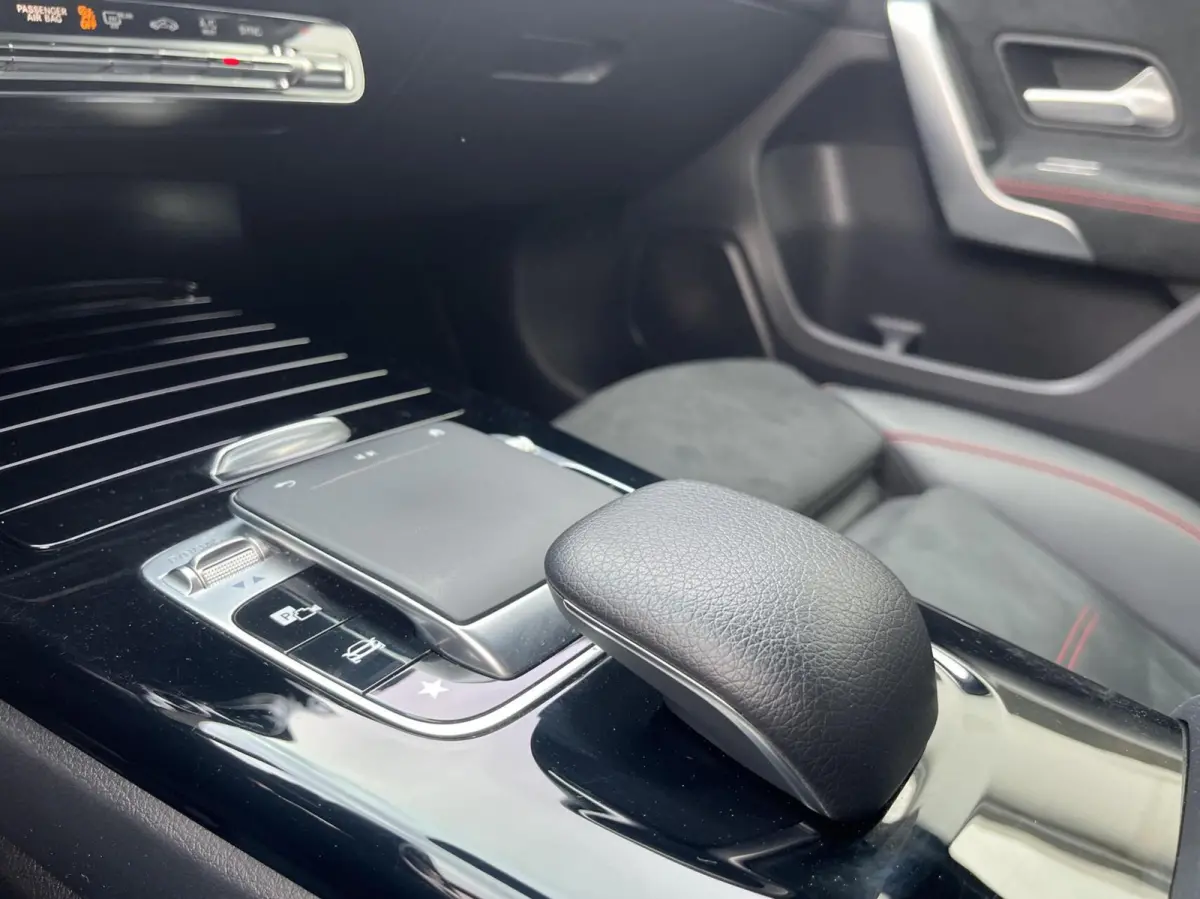 200 AMG CARPLAY+EL TREKHAAK 19INCHNL AUTO