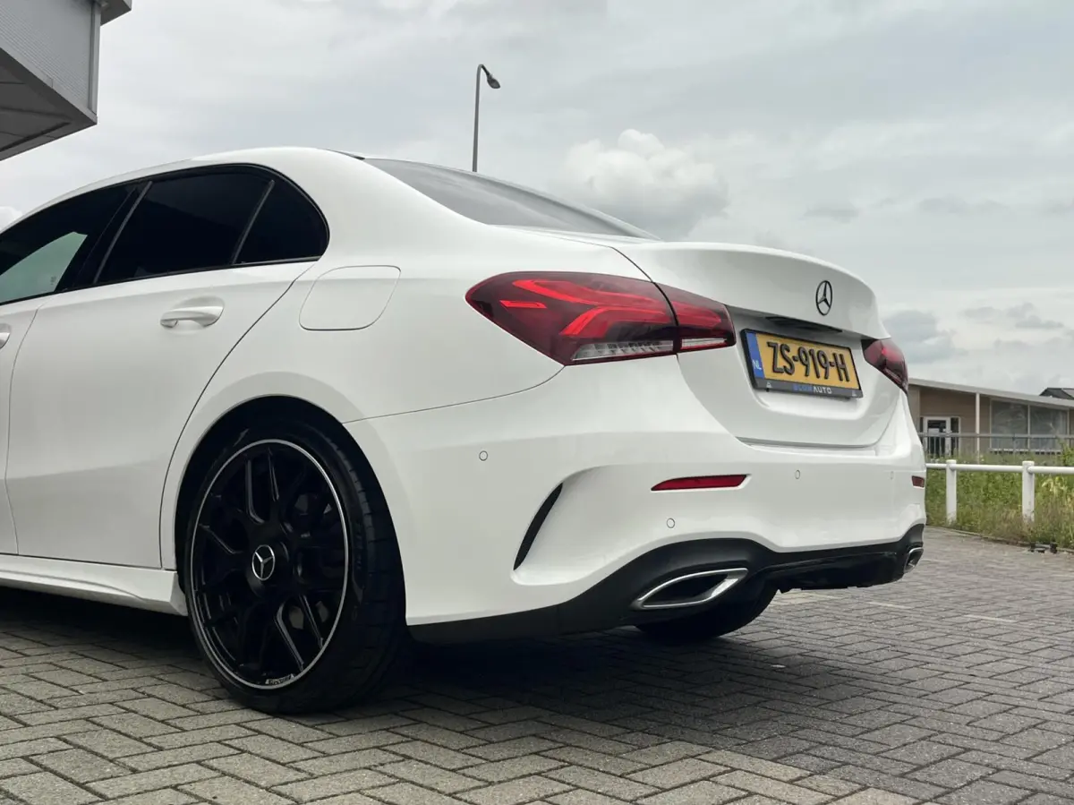 200 AMG CARPLAY+EL TREKHAAK 19INCHNL AUTO