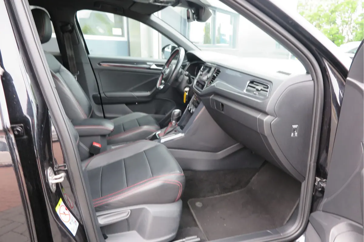 1.5 TSI 150pk DSG Sport Business R-Line , Pano , Virtual , Xenon, Leder, Navi , Carplay , LMV, PDC, Camera etc. etc