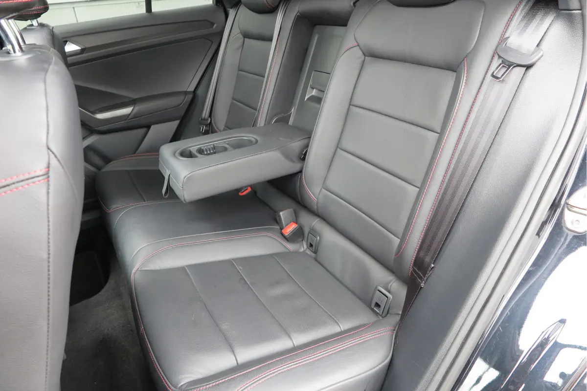 1.5 TSI 150pk DSG Sport Business R-Line , Pano , Virtual , Xenon, Leder, Navi , Carplay , LMV, PDC, Camera etc. etc