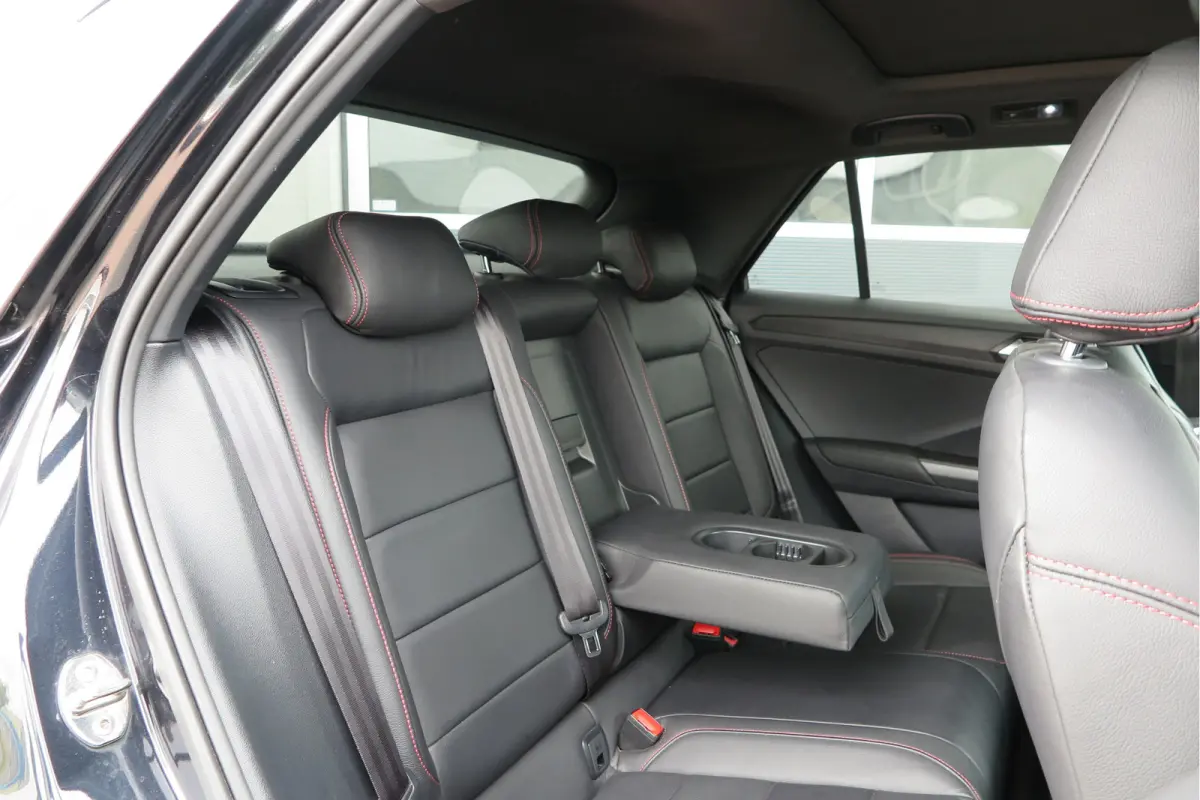 1.5 TSI 150pk DSG Sport Business R-Line , Pano , Virtual , Xenon, Leder, Navi , Carplay , LMV, PDC, Camera etc. etc