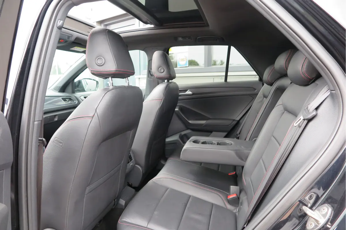 1.5 TSI 150pk DSG Sport Business R-Line , Pano , Virtual , Xenon, Leder, Navi , Carplay , LMV, PDC, Camera etc. etc