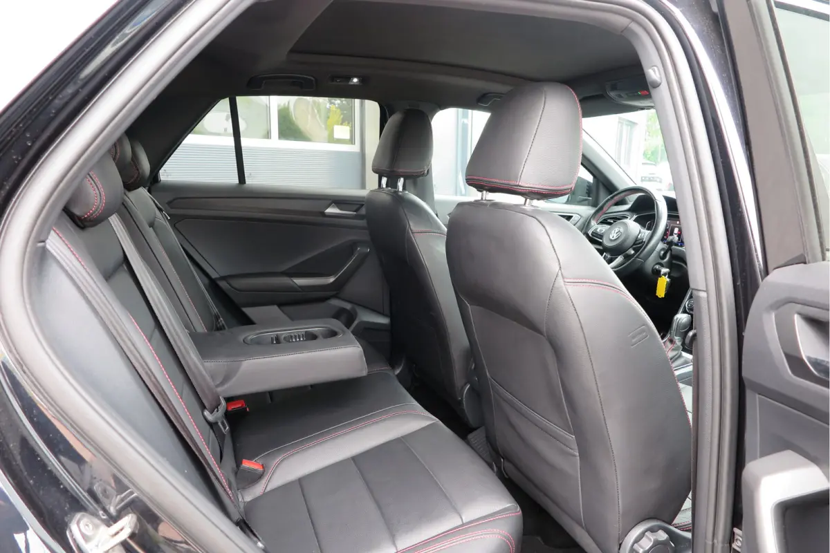 1.5 TSI 150pk DSG Sport Business R-Line , Pano , Virtual , Xenon, Leder, Navi , Carplay , LMV, PDC, Camera etc. etc