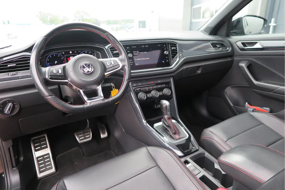 1.5 TSI 150pk DSG Sport Business R-Line , Pano , Virtual , Xenon, Leder, Navi , Carplay , LMV, PDC, Camera etc. etc