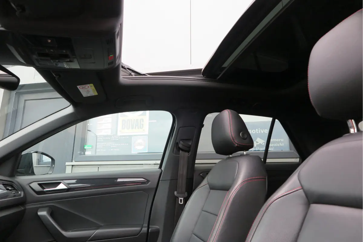 1.5 TSI 150pk DSG Sport Business R-Line , Pano , Virtual , Xenon, Leder, Navi , Carplay , LMV, PDC, Camera etc. etc