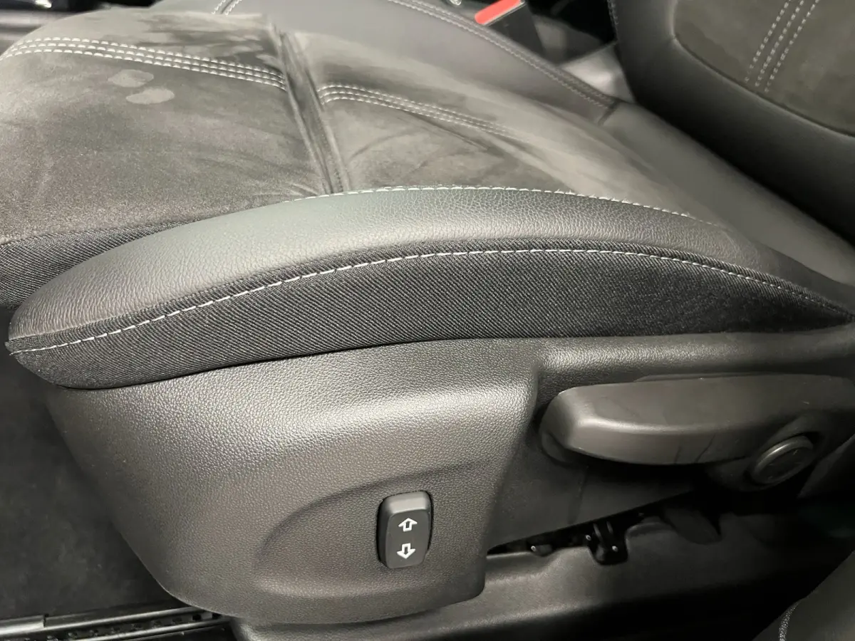 1.2 Turbo 110PK / ULTIMATE / NAVI / ALCANTARA / PDC /