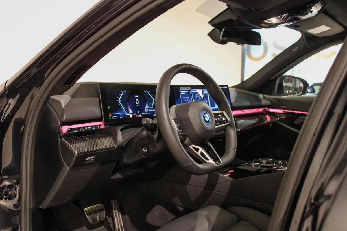 550e xDrive M-sport PANO | 4w-best | HUD