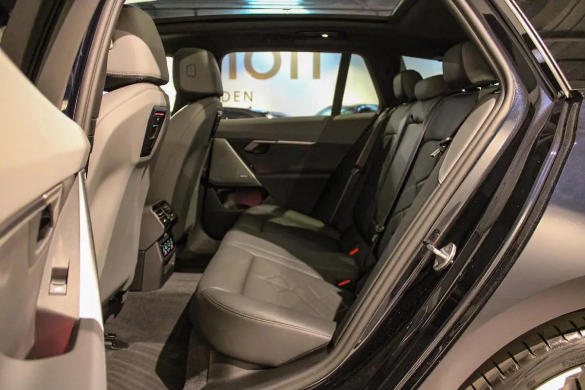 550e xDrive M-sport PANO | 4w-best | HUD