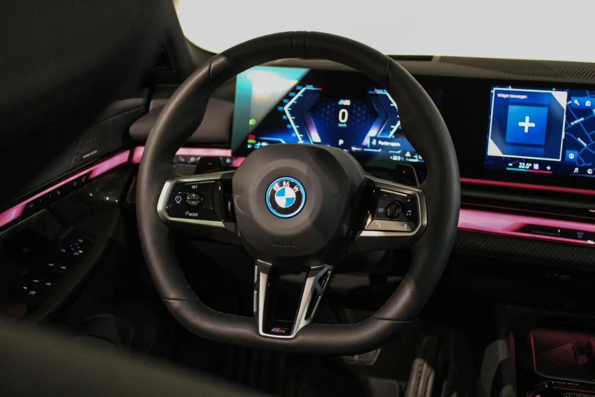 550e xDrive M-sport PANO | 4w-best | HUD