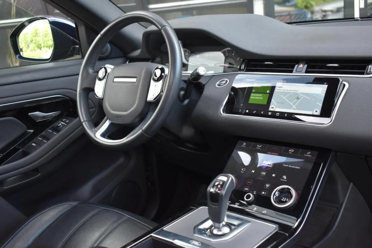 1.5 P300e AWD Autobiography Lane Pano Camera