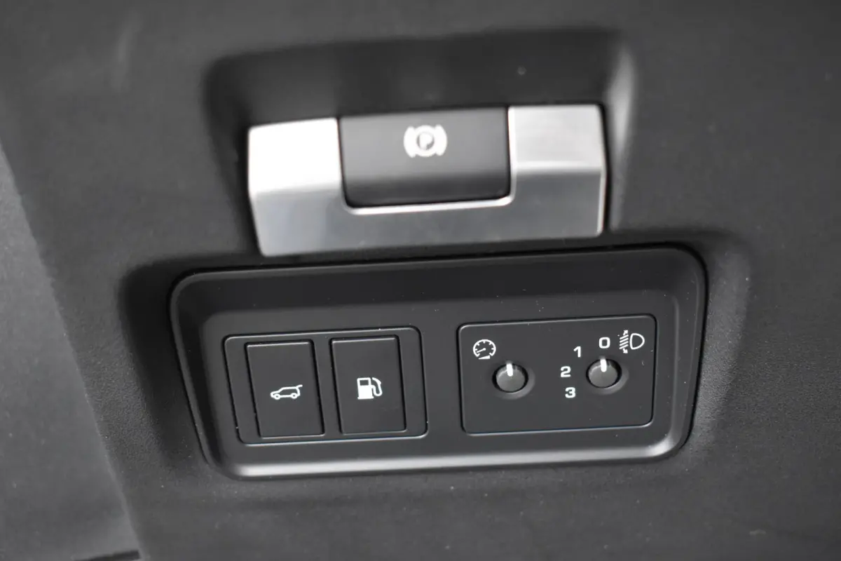 1.5 P300e AWD Autobiography Lane Pano Camera