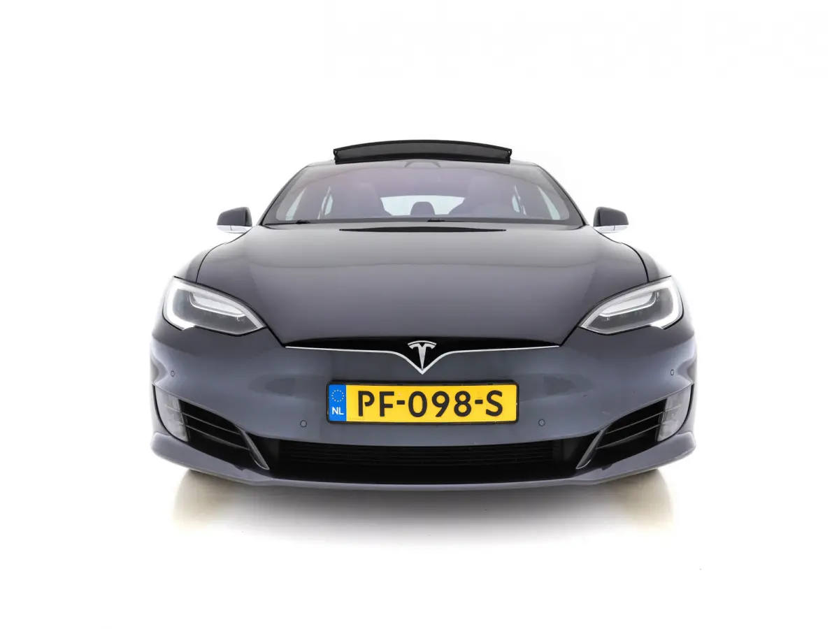235 Kw Base [ 3-Fase-17kW ] {SoH-87%} (INCL-BTW) *PANO | AUTO-PILOT | KEYLESS | FULL-LED | 1/2-LEATHER | NAVI-FULLMAP | SURROUND-VIEW | APP-CONNECT | LANE-ASSIST | DIGI-COCKPIT | DAB | SPORT