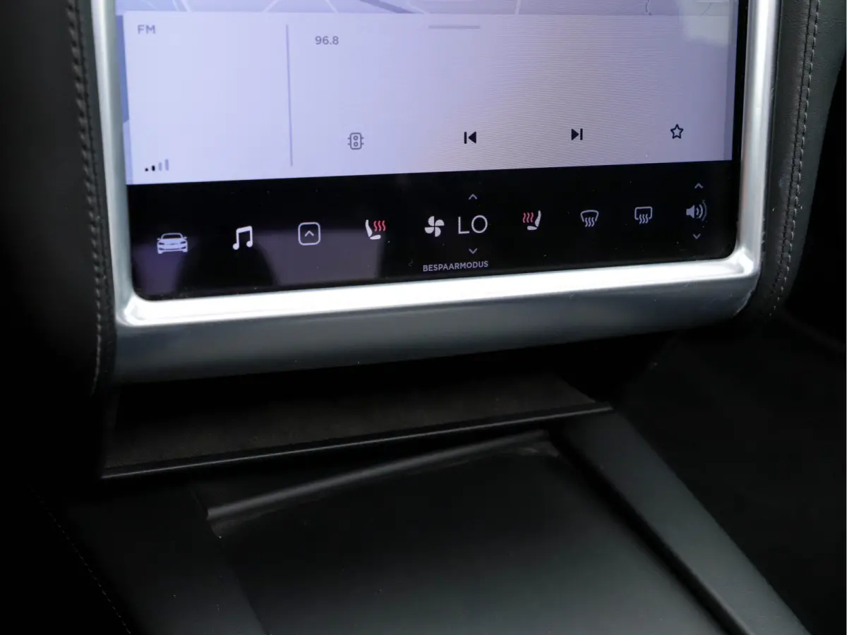 235 Kw Base [ 3-Fase-17kW ] {SoH-87%} (INCL-BTW) *PANO | AUTO-PILOT | KEYLESS | FULL-LED | 1/2-LEATHER | NAVI-FULLMAP | SURROUND-VIEW | APP-CONNECT | LANE-ASSIST | DIGI-COCKPIT | DAB | SPORT