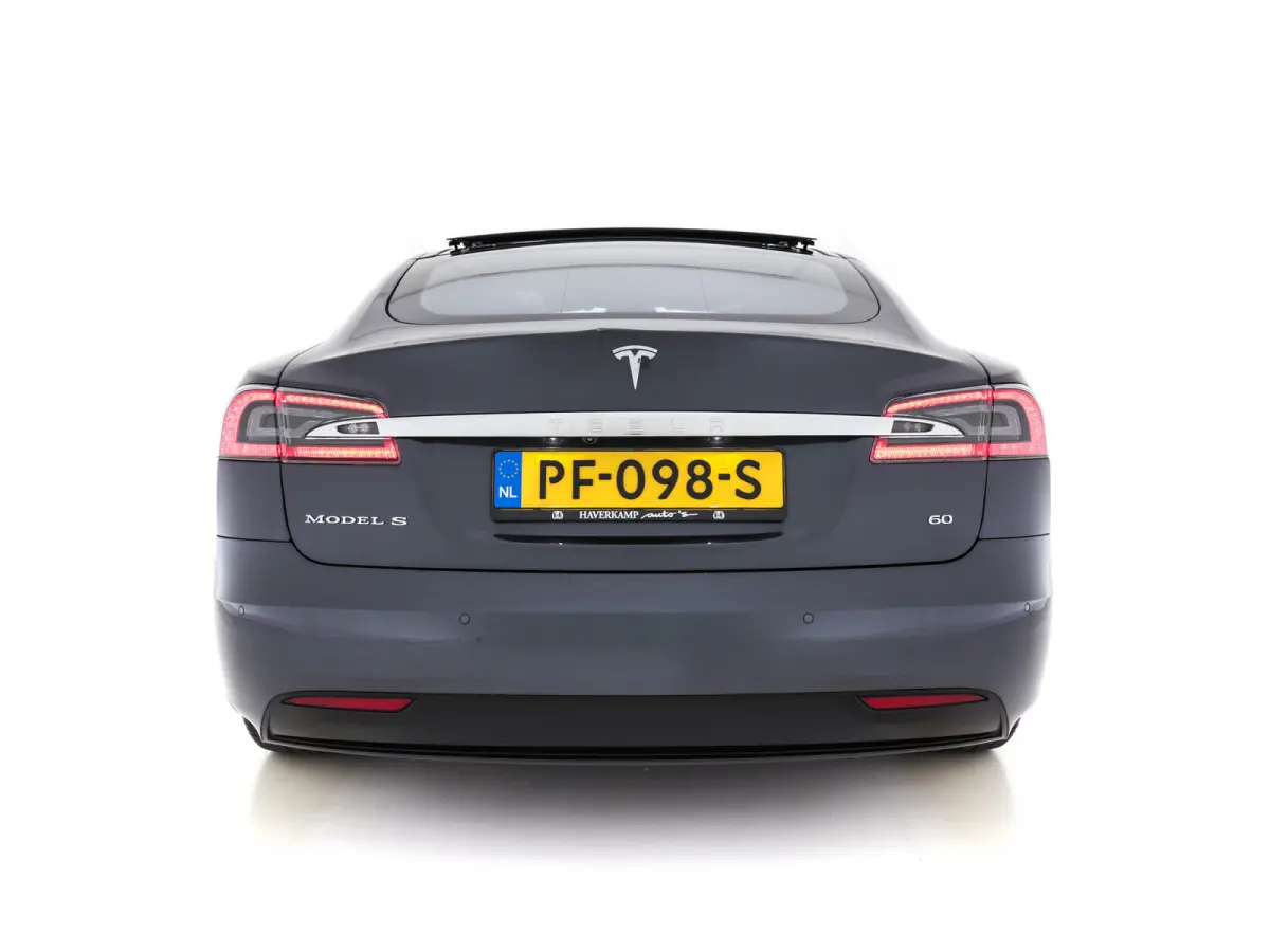 235 Kw Base [ 3-Fase-17kW ] {SoH-87%} (INCL-BTW) *PANO | AUTO-PILOT | KEYLESS | FULL-LED | 1/2-LEATHER | NAVI-FULLMAP | SURROUND-VIEW | APP-CONNECT | LANE-ASSIST | DIGI-COCKPIT | DAB | SPORT