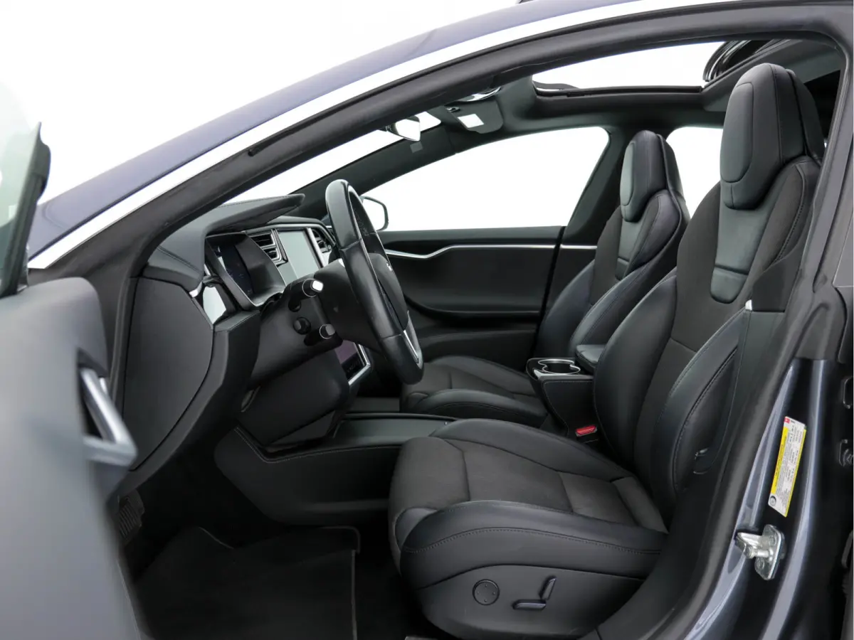 235 Kw Base [ 3-Fase-17kW ] {SoH-87%} (INCL-BTW) *PANO | AUTO-PILOT | KEYLESS | FULL-LED | 1/2-LEATHER | NAVI-FULLMAP | SURROUND-VIEW | APP-CONNECT | LANE-ASSIST | DIGI-COCKPIT | DAB | SPORT