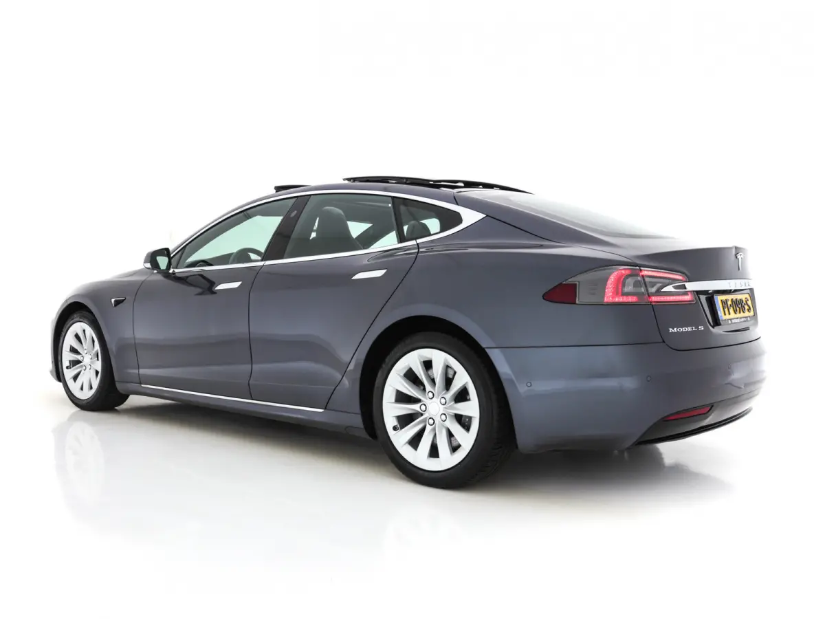 235 Kw Base [ 3-Fase-17kW ] {SoH-87%} (INCL-BTW) *PANO | AUTO-PILOT | KEYLESS | FULL-LED | 1/2-LEATHER | NAVI-FULLMAP | SURROUND-VIEW | APP-CONNECT | LANE-ASSIST | DIGI-COCKPIT | DAB | SPORT