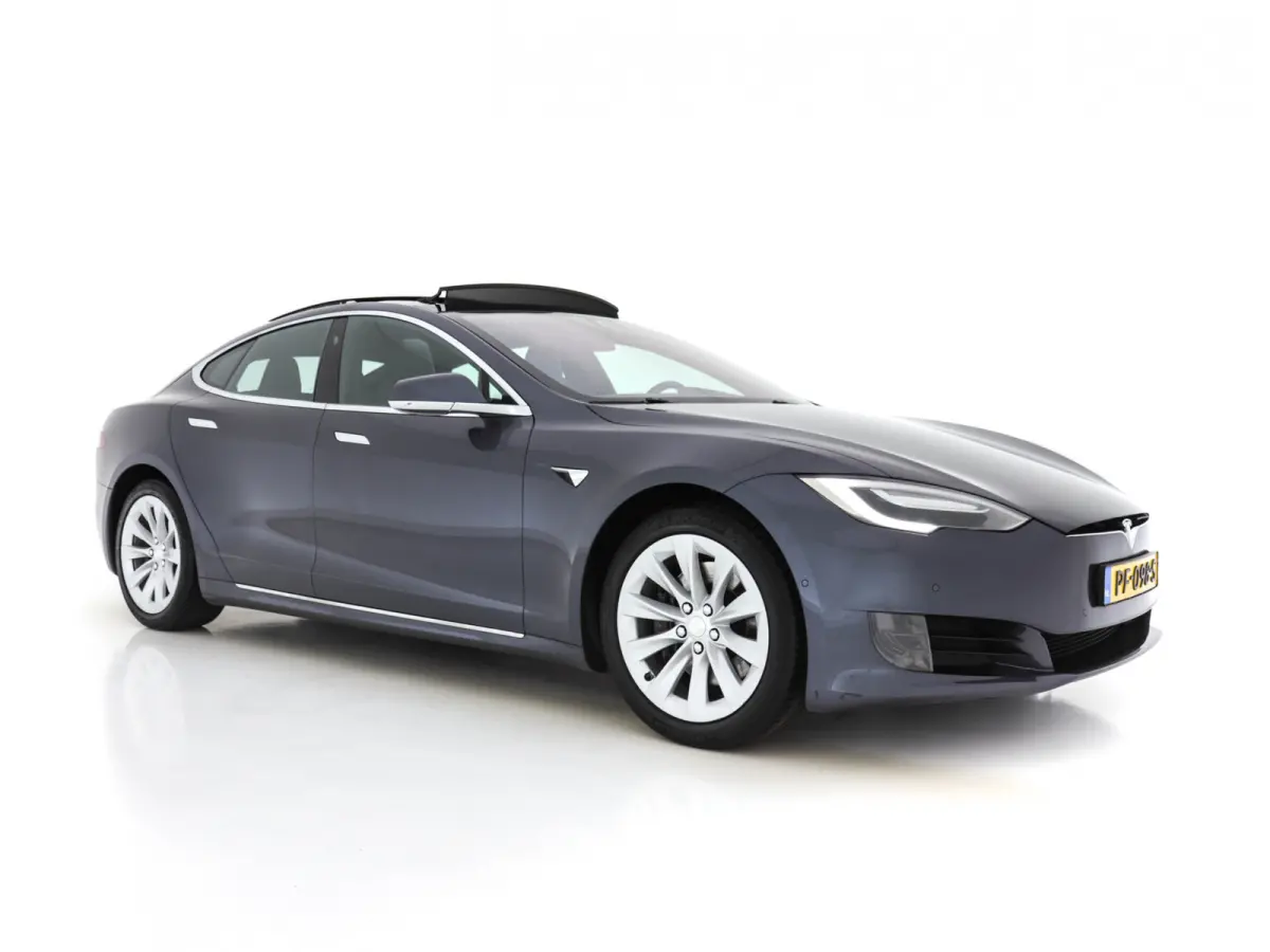 235 Kw Base [ 3-Fase-17kW ] {SoH-87%} (INCL-BTW) *PANO | AUTO-PILOT | KEYLESS | FULL-LED | 1/2-LEATHER | NAVI-FULLMAP | SURROUND-VIEW | APP-CONNECT | LANE-ASSIST | DIGI-COCKPIT | DAB | SPORT