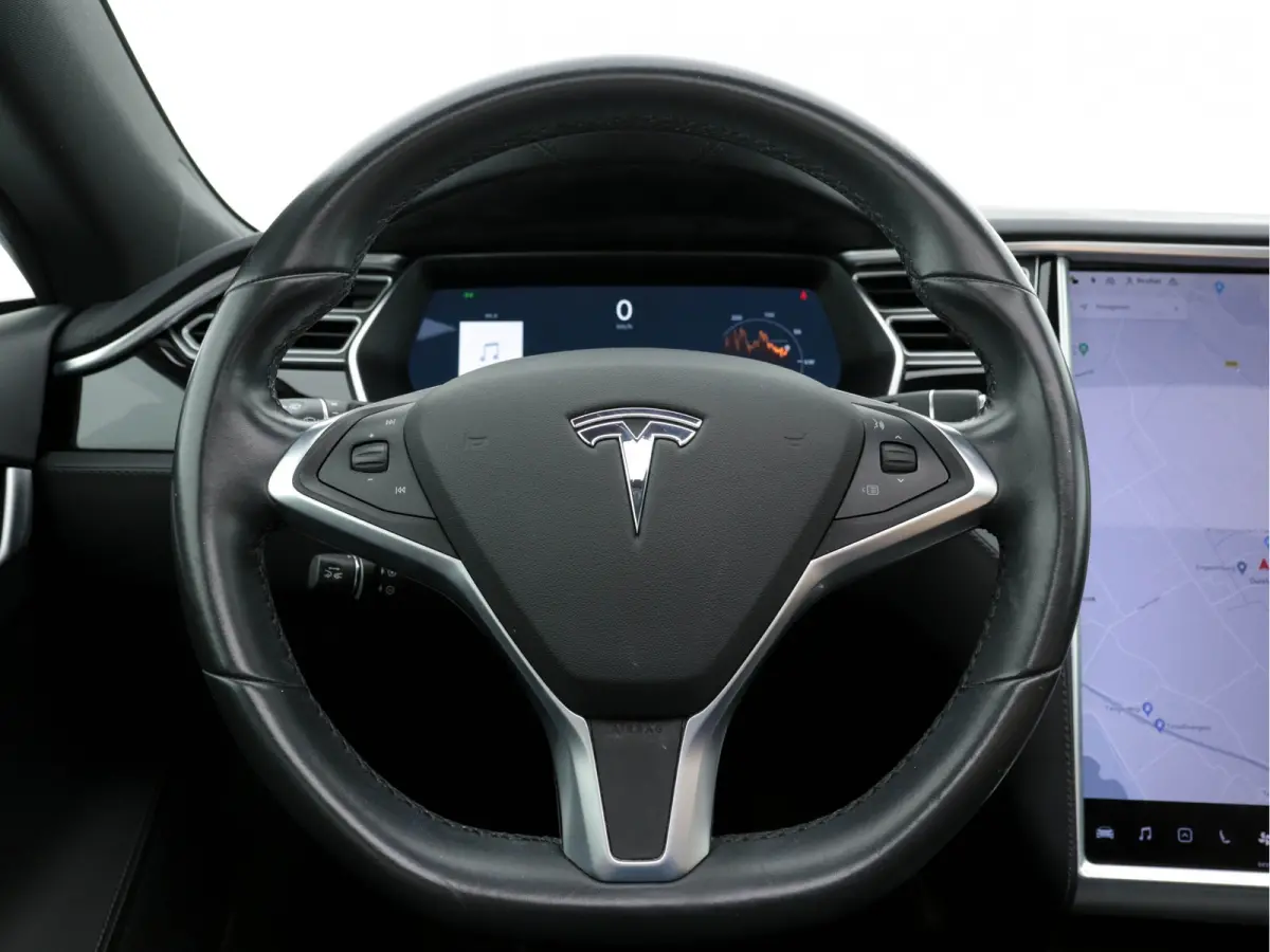 235 Kw Base [ 3-Fase-17kW ] {SoH-87%} (INCL-BTW) *PANO | AUTO-PILOT | KEYLESS | FULL-LED | 1/2-LEATHER | NAVI-FULLMAP | SURROUND-VIEW | APP-CONNECT | LANE-ASSIST | DIGI-COCKPIT | DAB | SPORT