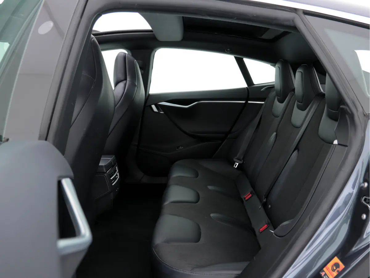 235 Kw Base [ 3-Fase-17kW ] {SoH-87%} (INCL-BTW) *PANO | AUTO-PILOT | KEYLESS | FULL-LED | 1/2-LEATHER | NAVI-FULLMAP | SURROUND-VIEW | APP-CONNECT | LANE-ASSIST | DIGI-COCKPIT | DAB | SPORT